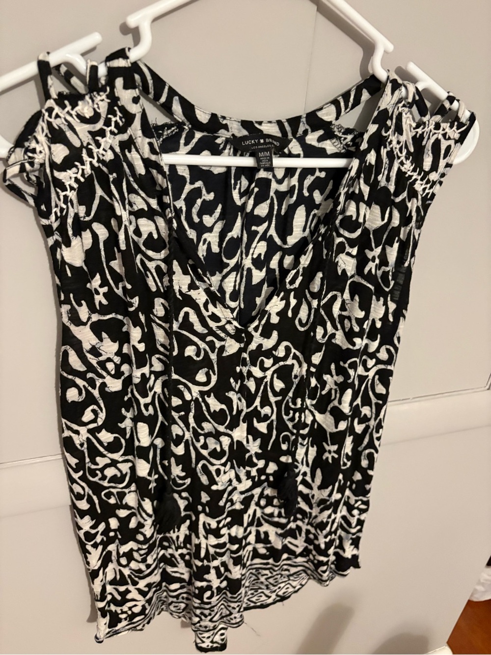 Lucky Brand Black & White Patterned V-Neck Women's Top